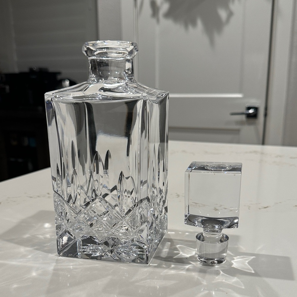Elegant Waterford Crystal Decanter with Solid Cube Stopper - Picture 7 of 14